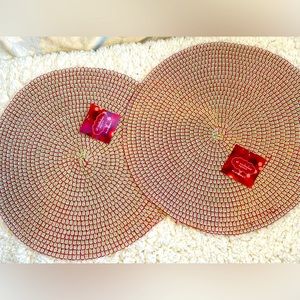ST. NICHOLAS HOLIDAY SQUARE 2-Pc. Set DECORATIVE CHRISTMAS PLACEMATS